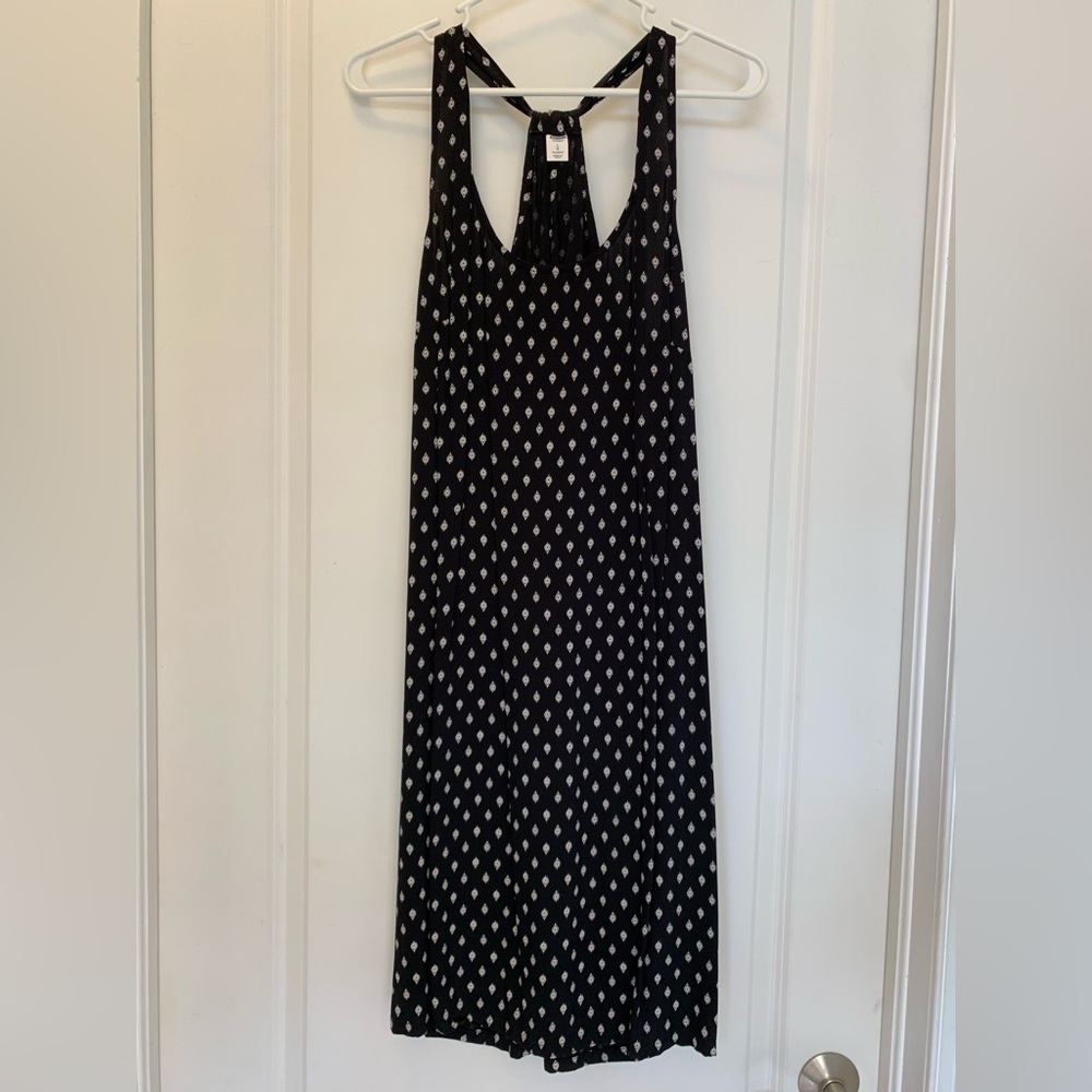 Old Navy black and white sleeveless shift dress. Size: Large, Tall